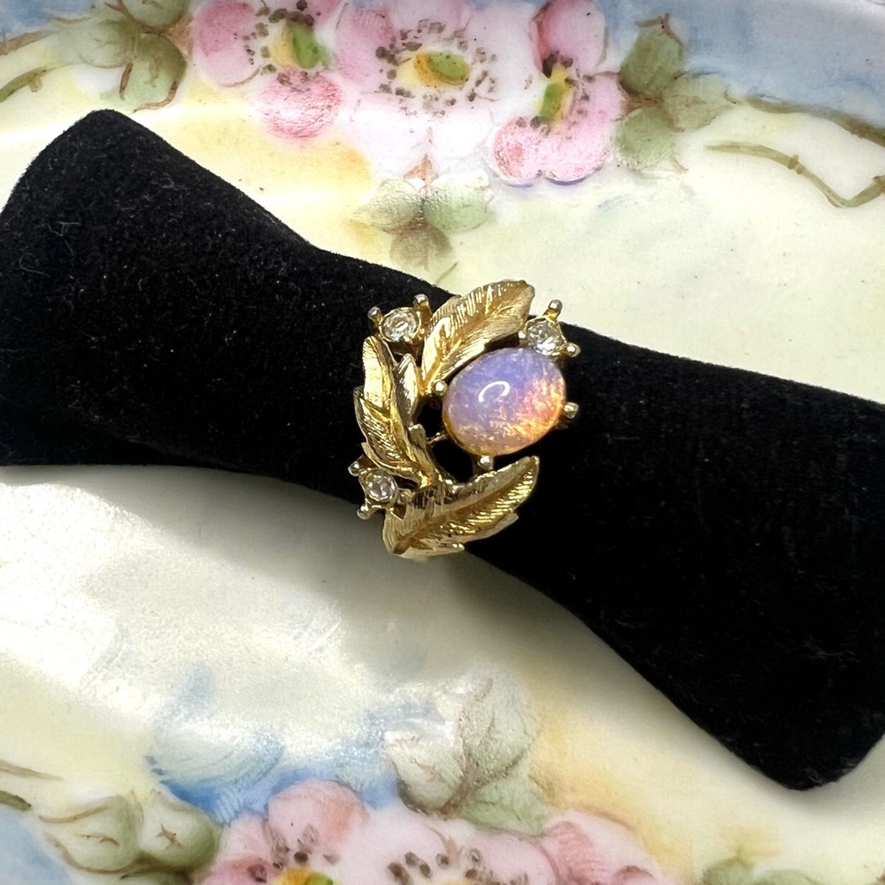 Vintage Avon Faux Fire Opal Rhinestone Leaves Gold Tone Adjustable Ring